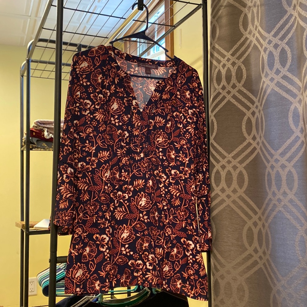 Large nave and orange top